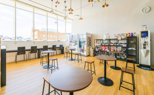 ドリンク／フードラウンジ